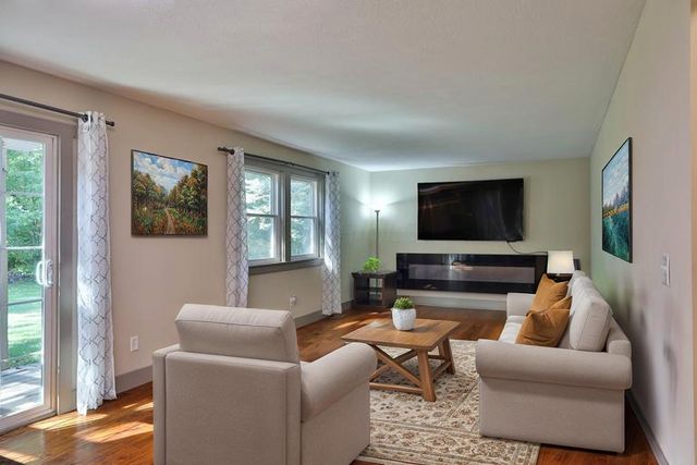 832 Humboldt Drive E, Columbus, OH 43230