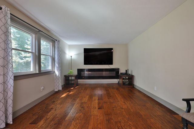 832 Humboldt Drive E, Columbus, OH 43230