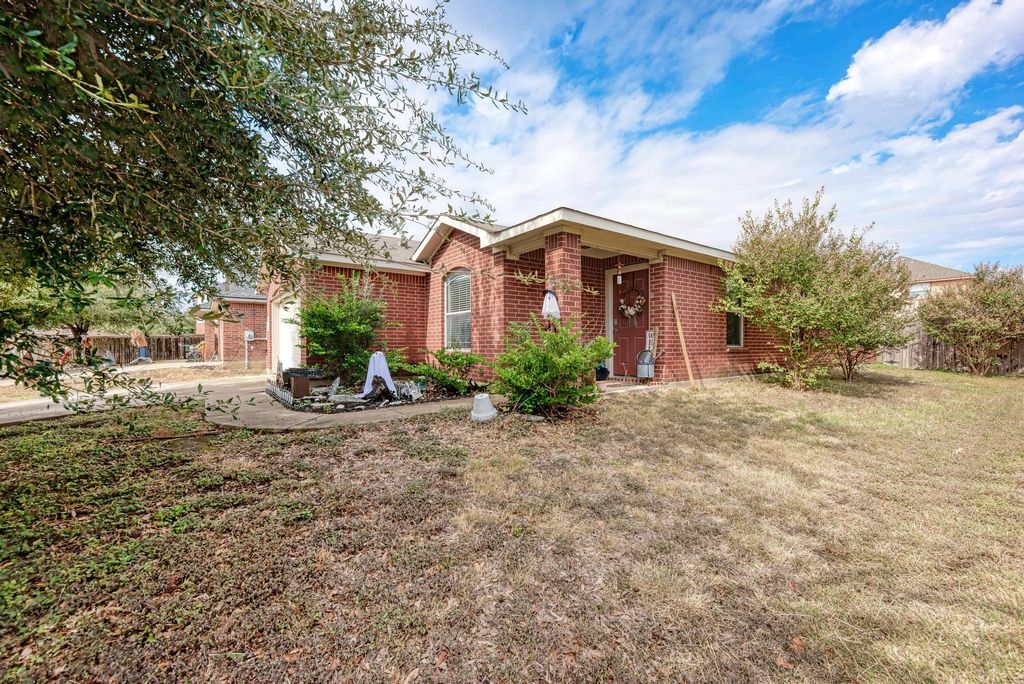 921 Dexter DR, Leander, TX 78641