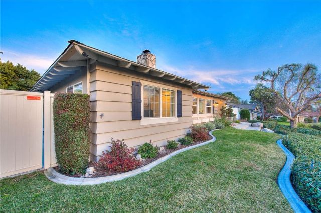 156 S Country Club Rd, Glendora, CA 91741