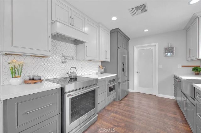 156 S Country Club Rd, Glendora, CA 91741