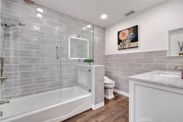 156 S Country Club Rd, Glendora, CA 91741