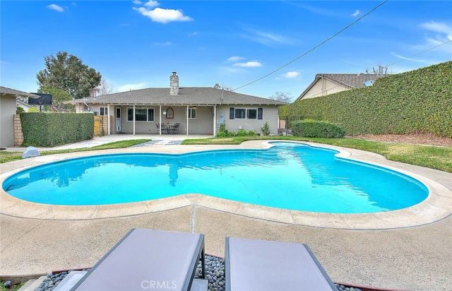 156 S Country Club Rd, Glendora, CA 91741