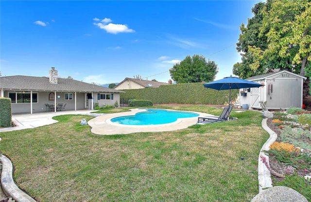 156 S Country Club Rd, Glendora, CA 91741