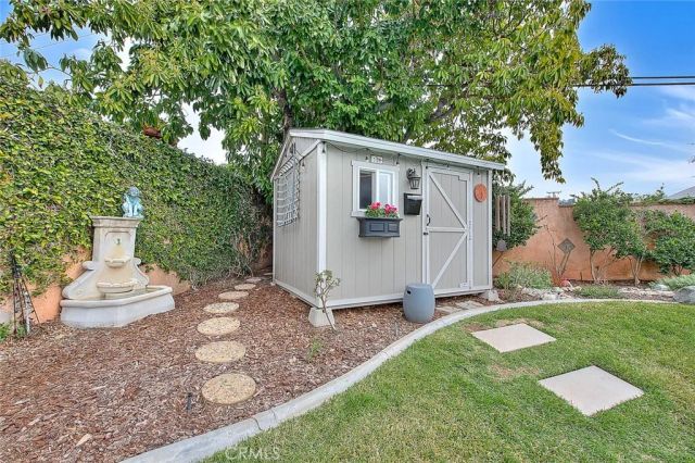 156 S Country Club Rd, Glendora, CA 91741