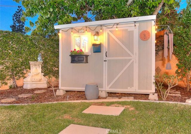 156 S Country Club Rd, Glendora, CA 91741