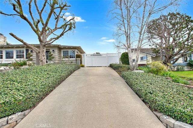 156 S Country Club Rd, Glendora, CA 91741
