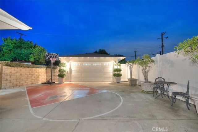 156 S Country Club Rd, Glendora, CA 91741