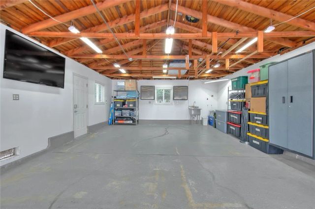 156 S Country Club Rd, Glendora, CA 91741