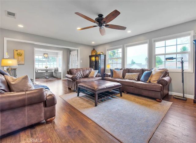 156 S Country Club Rd, Glendora, CA 91741