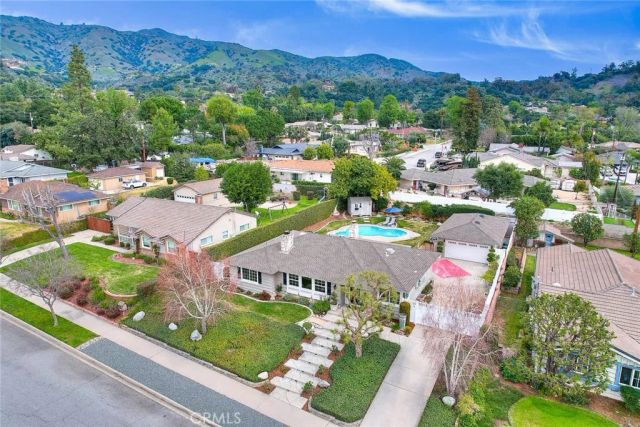 156 S Country Club Rd, Glendora, CA 91741