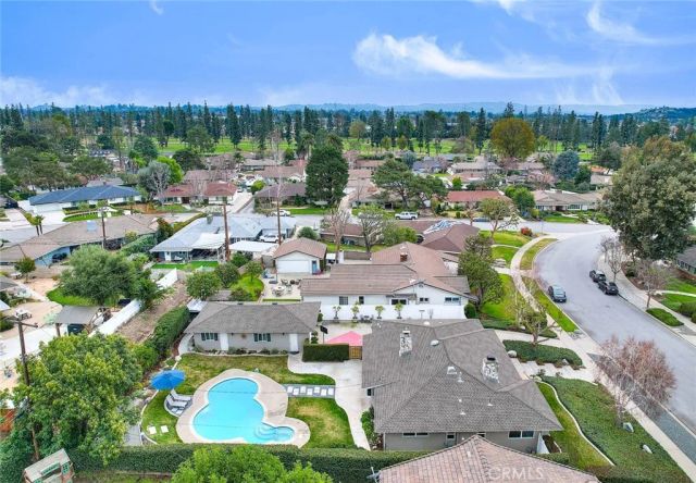 156 S Country Club Rd, Glendora, CA 91741