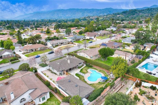 156 S Country Club Rd, Glendora, CA 91741