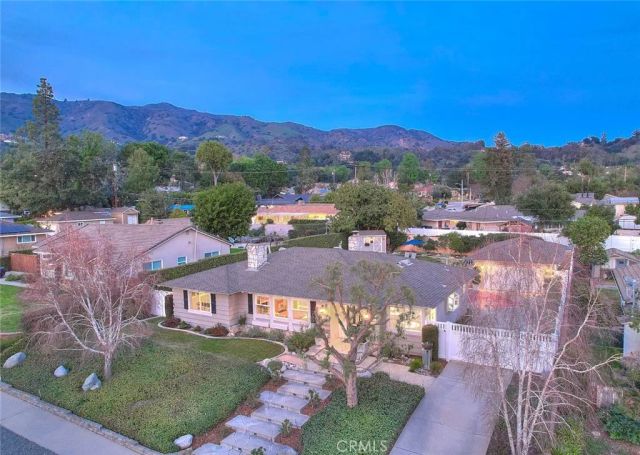 156 S Country Club Rd, Glendora, CA 91741