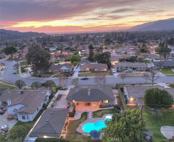 156 S Country Club Rd, Glendora, CA 91741