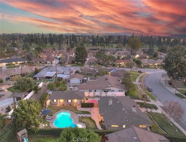 156 S Country Club Rd, Glendora, CA 91741