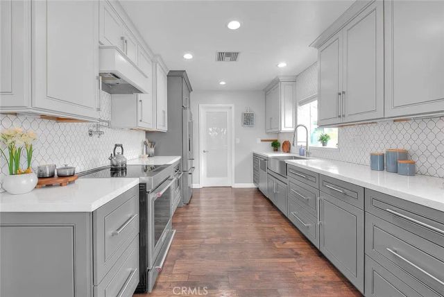 156 S Country Club Rd, Glendora, CA 91741