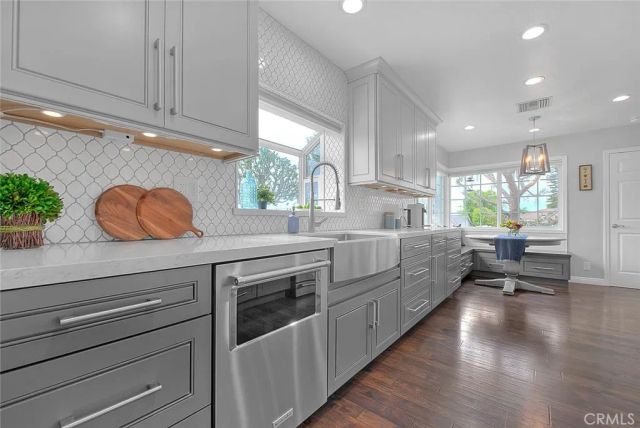 156 S Country Club Rd, Glendora, CA 91741