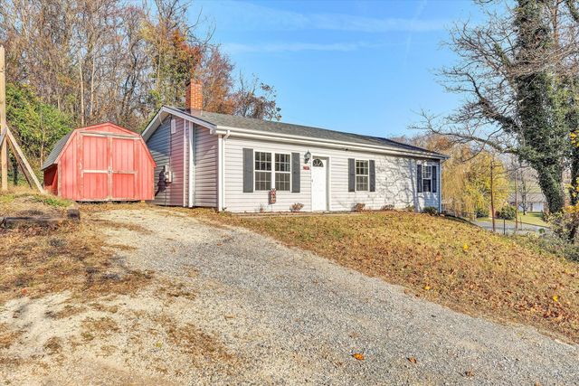 39 Maple AVE, Troutville, VA 24175