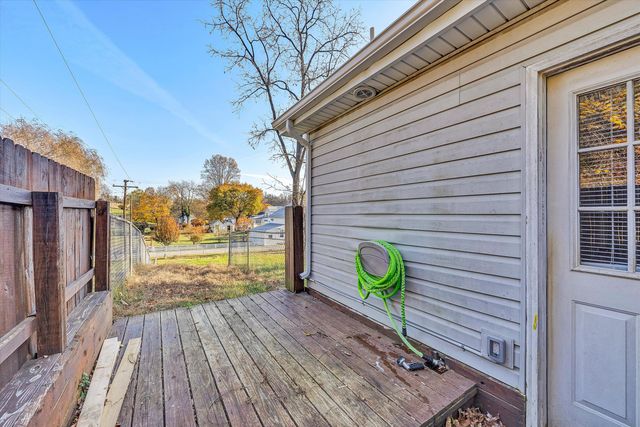 39 Maple AVE, Troutville, VA 24175