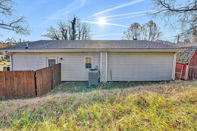 39 Maple AVE, Troutville, VA 24175