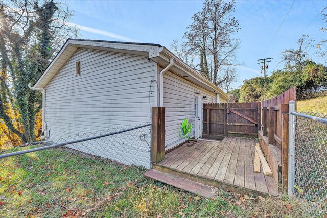 39 Maple AVE, Troutville, VA 24175