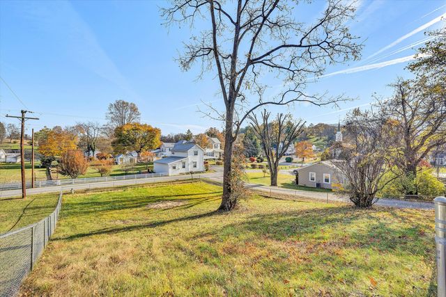 39 Maple AVE, Troutville, VA 24175