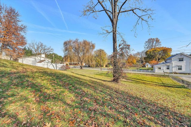 39 Maple AVE, Troutville, VA 24175