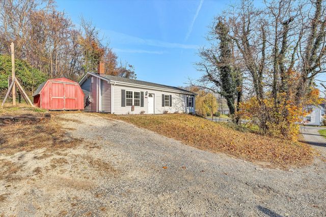 39 Maple AVE, Troutville, VA 24175