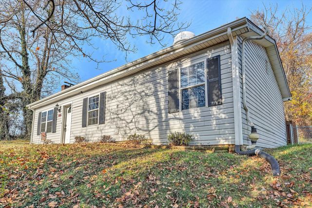 39 Maple AVE, Troutville, VA 24175