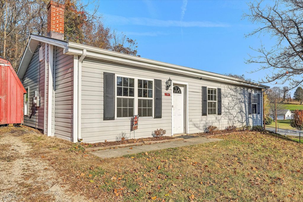 39 Maple AVE, Troutville, VA 24175