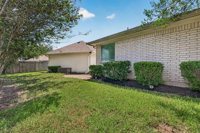 2726 Martinec Drive, Pearland, TX 77584