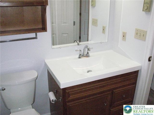 950 Cold Spring Road 1, Allentown, PA 18103