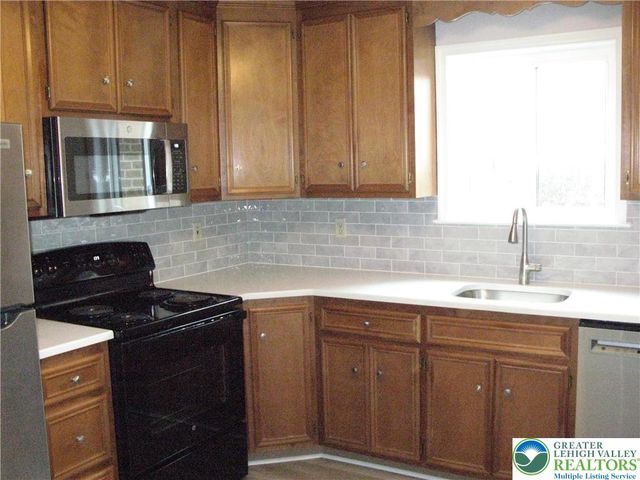 950 Cold Spring Road 1, Allentown, PA 18103