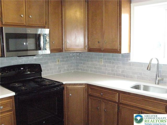 950 Cold Spring Road 1, Allentown, PA 18103