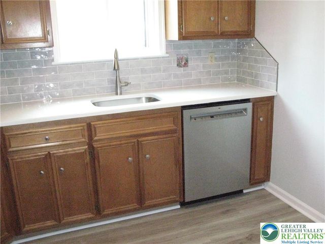 950 Cold Spring Road 1, Allentown, PA 18103