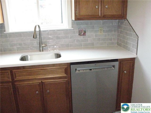 950 Cold Spring Road 1, Allentown, PA 18103