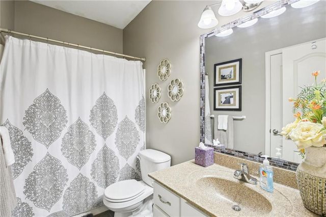 205 DoubleTree Lane, Smithville, MO 64089