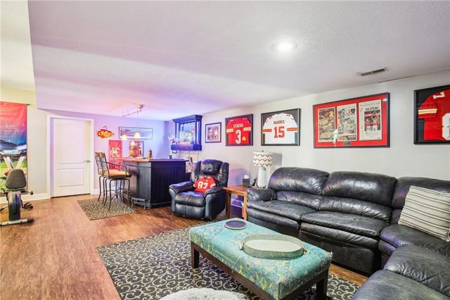 205 DoubleTree Lane, Smithville, MO 64089