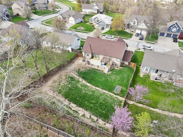 205 DoubleTree Lane, Smithville, MO 64089