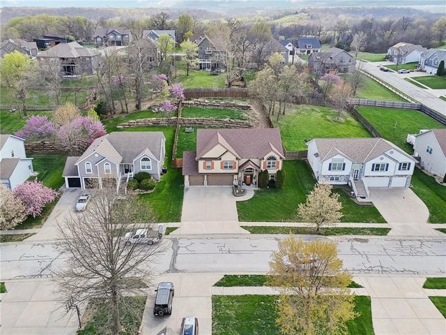 205 DoubleTree Lane, Smithville, MO 64089