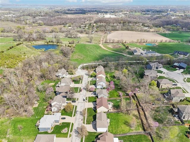 205 DoubleTree Lane, Smithville, MO 64089