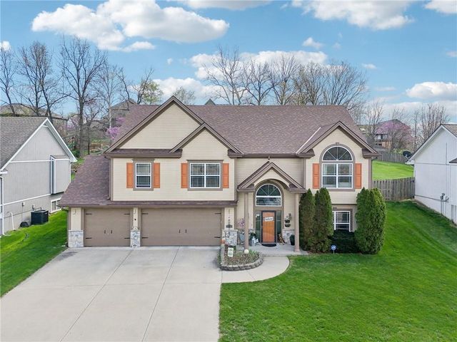 205 DoubleTree Lane, Smithville, MO 64089