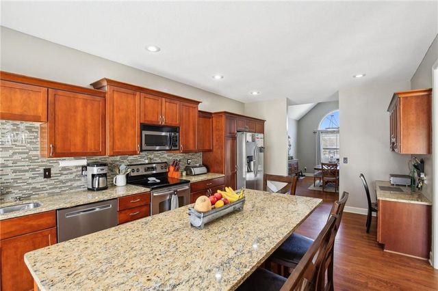 205 DoubleTree Lane, Smithville, MO 64089