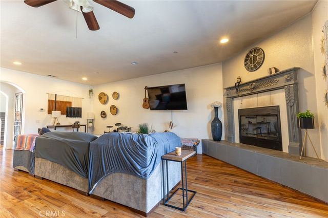 14176 Kiowa, Apple Valley, CA 92307