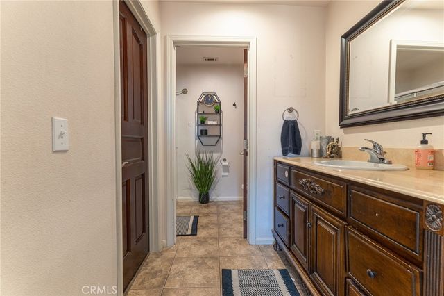 14176 Kiowa, Apple Valley, CA 92307