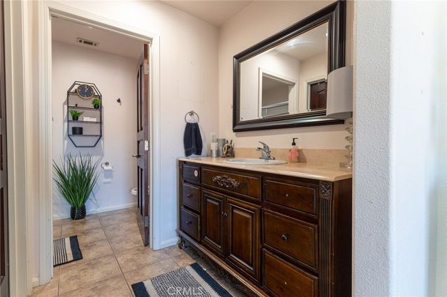 14176 Kiowa, Apple Valley, CA 92307