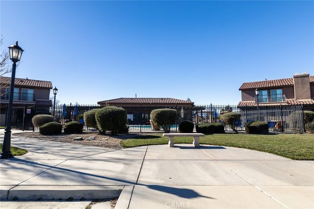 14176 Kiowa, Apple Valley, CA 92307