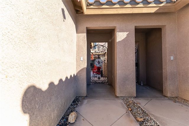 14176 Kiowa, Apple Valley, CA 92307