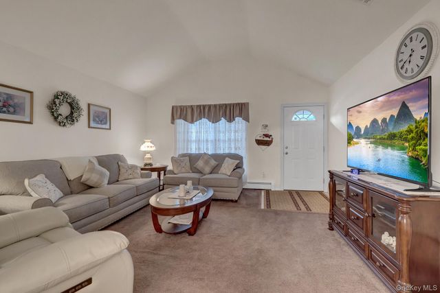 258 Floyd Road, Shirley, NY 11967
